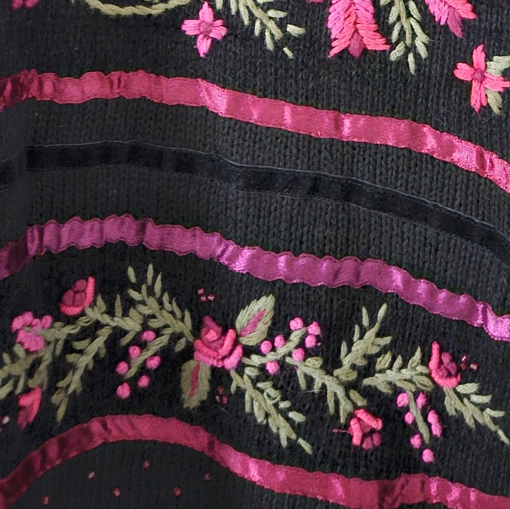 VTG 90s Cottagecore Grandma Black Pink Embroidered Floral Cardigan Sweater Small - Picture 6 of 9
